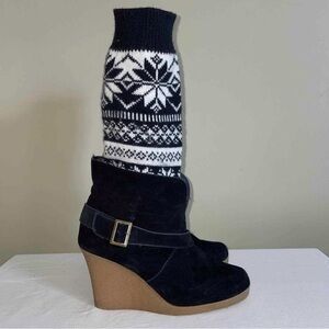 Muk Luks vintage RARE Black wedgewith knit accents  Ankle Boots with gold Buckle